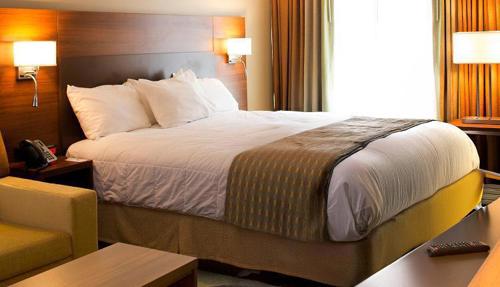 Non Smoking King Room At The Lodge Casino at Black Hawk